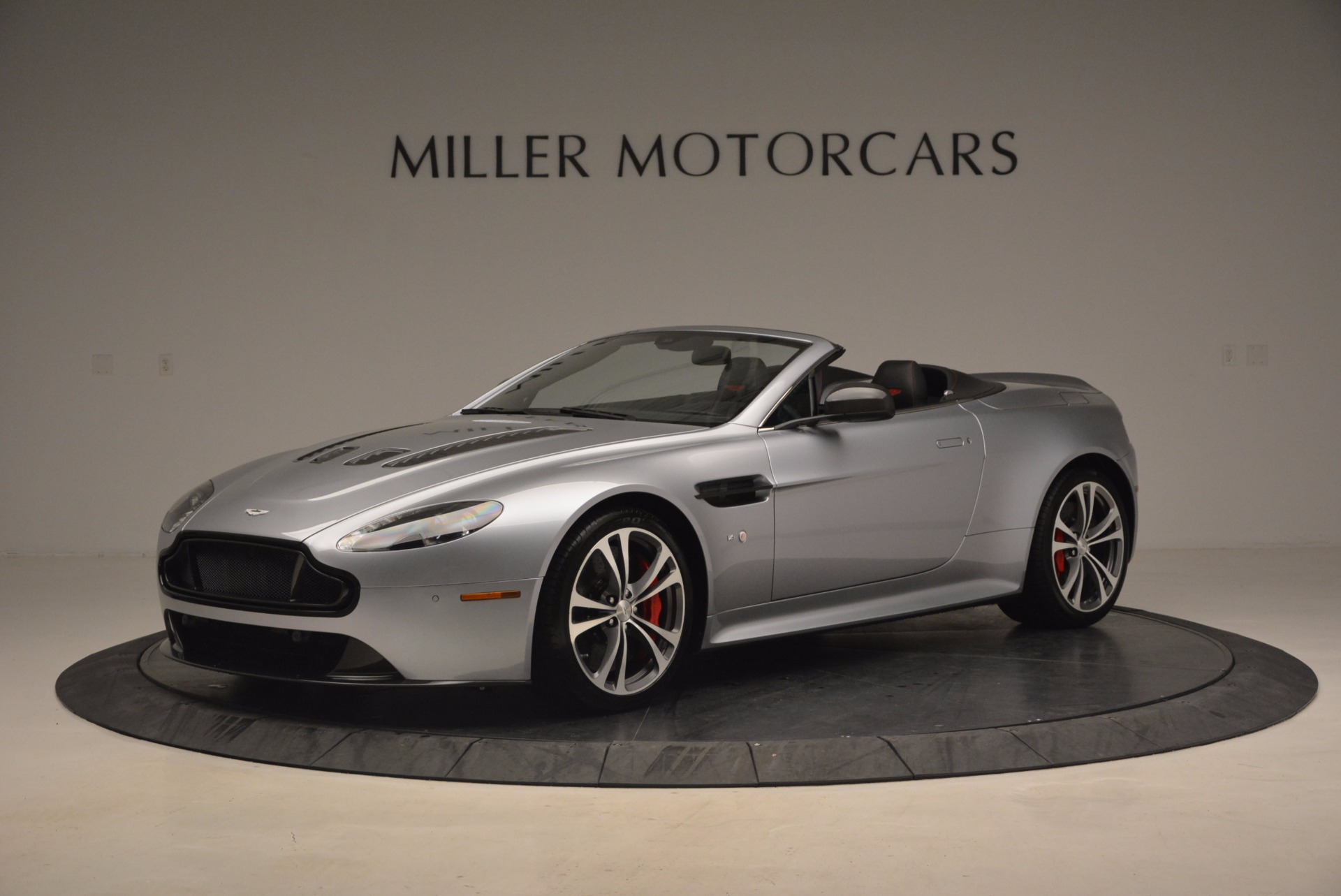 Used 2015 Aston Martin V12 Vantage S Roadster for sale Sold at Alfa Romeo of Westport in Westport CT 06880 1