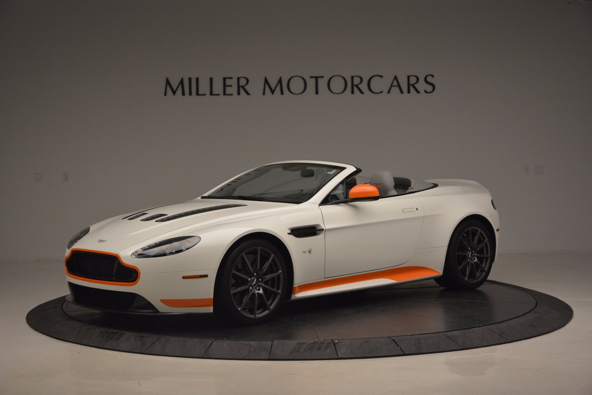 Used 2017 Aston Martin V12 Vantage S Convertible for sale Sold at Alfa Romeo of Westport in Westport CT 06880 1