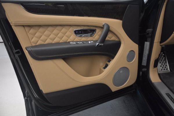Used 2017 Bentley Bentayga for sale Sold at Alfa Romeo of Westport in Westport CT 06880 24