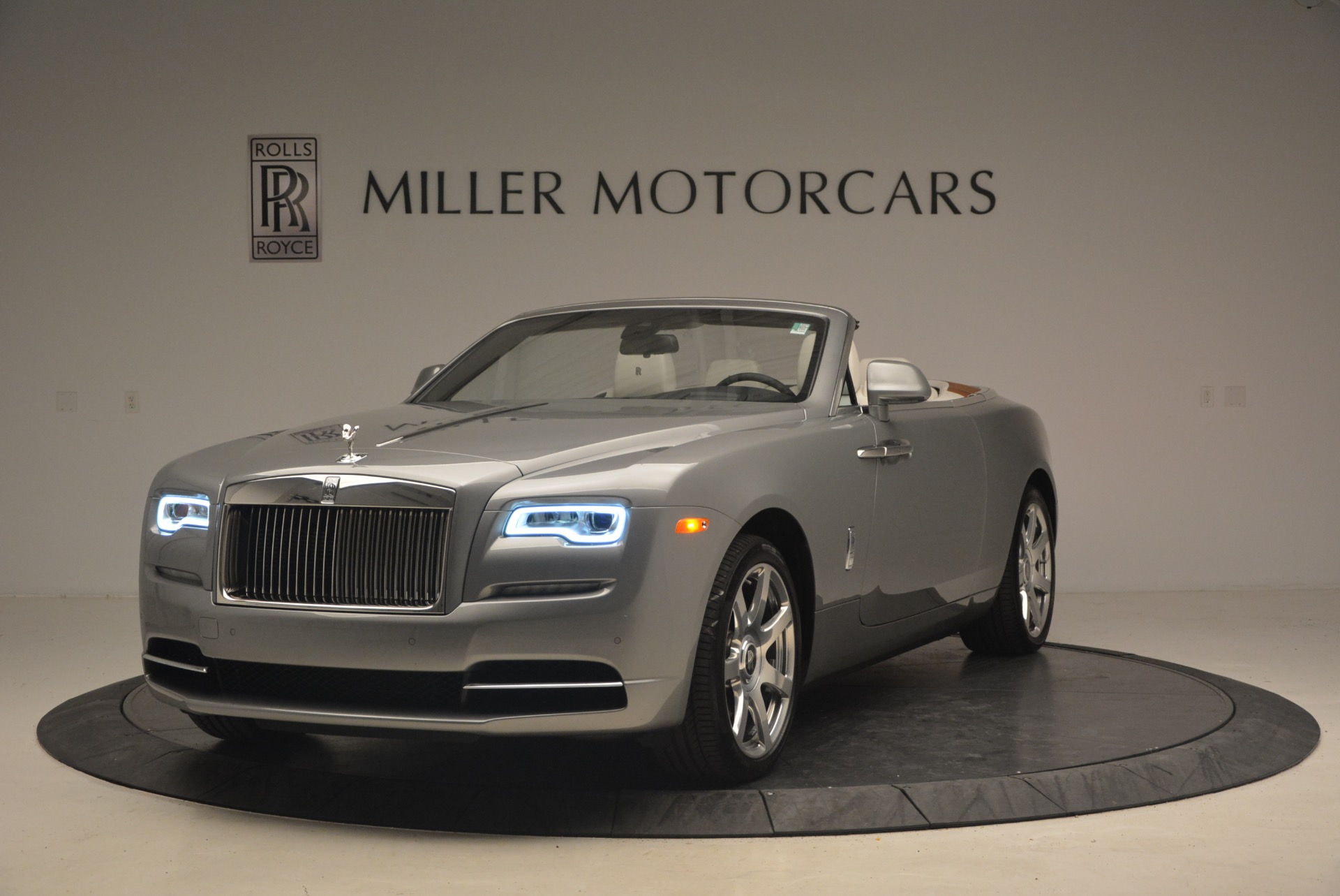 Used 2016 Rolls-Royce Dawn for sale Sold at Alfa Romeo of Westport in Westport CT 06880 1