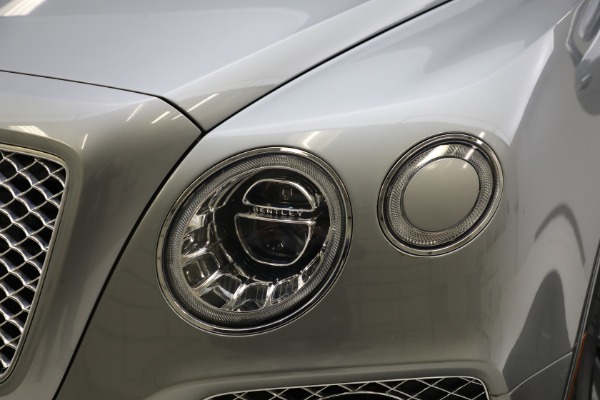 Used 2018 Bentley Bentayga W12 Signature Edition for sale Sold at Alfa Romeo of Westport in Westport CT 06880 13