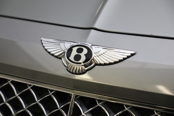 Used 2018 Bentley Bentayga W12 Signature Edition for sale Sold at Alfa Romeo of Westport in Westport CT 06880 14