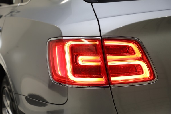 Used 2018 Bentley Bentayga W12 Signature Edition for sale Sold at Alfa Romeo of Westport in Westport CT 06880 16