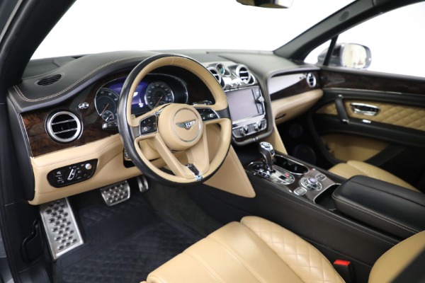 Used 2018 Bentley Bentayga W12 Signature Edition for sale Sold at Alfa Romeo of Westport in Westport CT 06880 17
