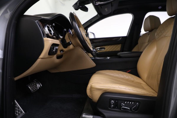 Used 2018 Bentley Bentayga W12 Signature Edition for sale Sold at Alfa Romeo of Westport in Westport CT 06880 18