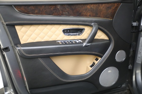 Used 2018 Bentley Bentayga W12 Signature Edition for sale Sold at Alfa Romeo of Westport in Westport CT 06880 20