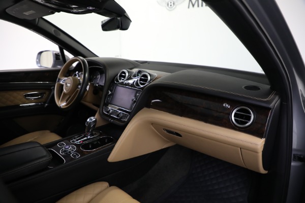 Used 2018 Bentley Bentayga W12 Signature Edition for sale Sold at Alfa Romeo of Westport in Westport CT 06880 21