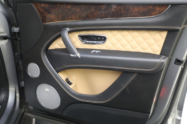 Used 2018 Bentley Bentayga W12 Signature Edition for sale Sold at Alfa Romeo of Westport in Westport CT 06880 24