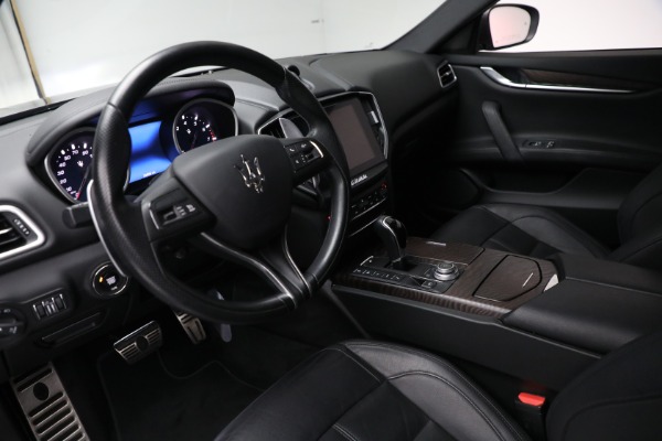Used 2018 Maserati Ghibli S Q4 Gransport for sale $58,900 at Alfa Romeo of Westport in Westport CT 06880 14
