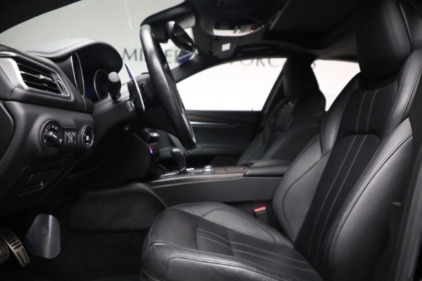 Used 2018 Maserati Ghibli S Q4 Gransport for sale $58,900 at Alfa Romeo of Westport in Westport CT 06880 15