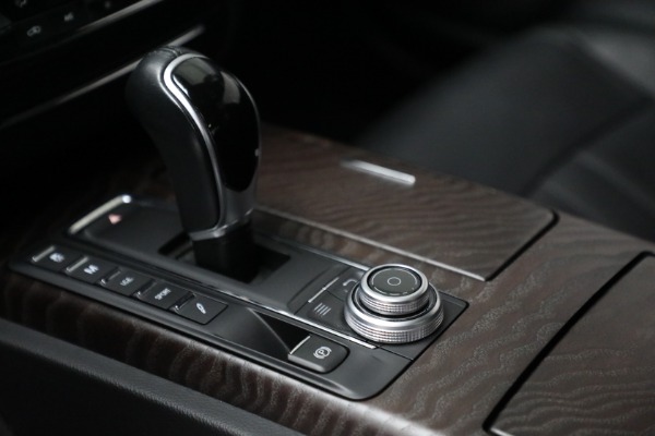 Used 2018 Maserati Ghibli S Q4 Gransport for sale $58,900 at Alfa Romeo of Westport in Westport CT 06880 19