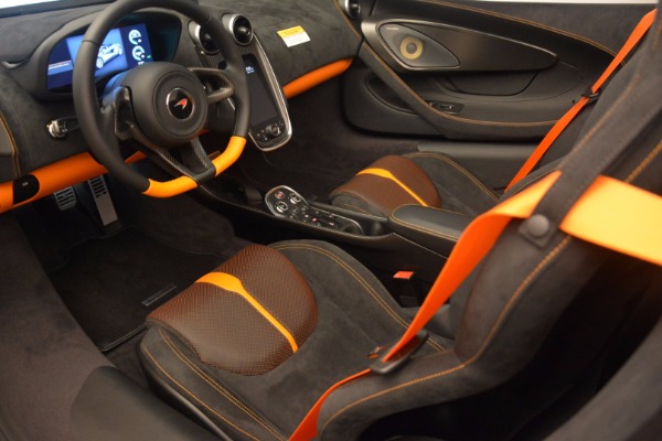 Used 2018 McLaren 570S Spider for sale Sold at Alfa Romeo of Westport in Westport CT 06880 25