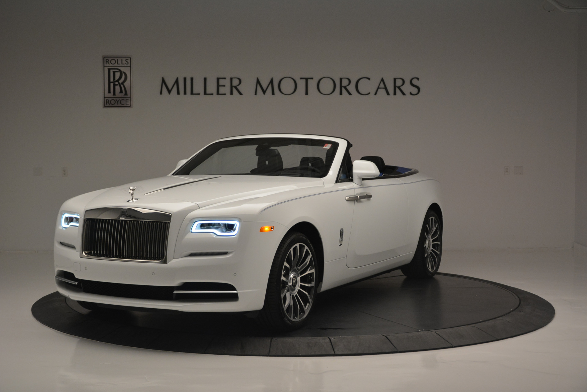 Used 2018 Rolls-Royce Dawn for sale Sold at Alfa Romeo of Westport in Westport CT 06880 1