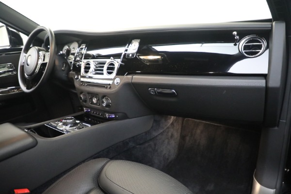 Used 2016 Rolls-Royce Ghost Series II for sale $169,900 at Alfa Romeo of Westport in Westport CT 06880 24
