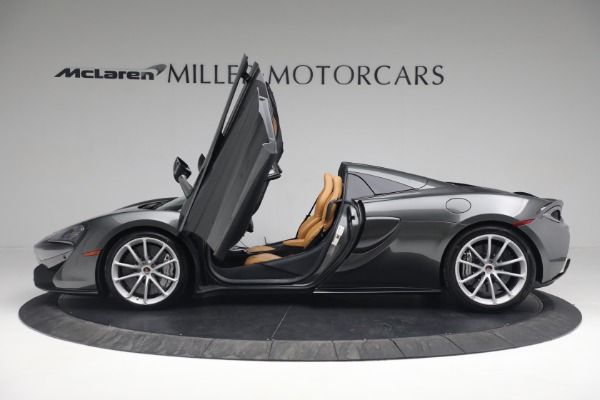 Used 2018 McLaren 570S Spider for sale Sold at Alfa Romeo of Westport in Westport CT 06880 22