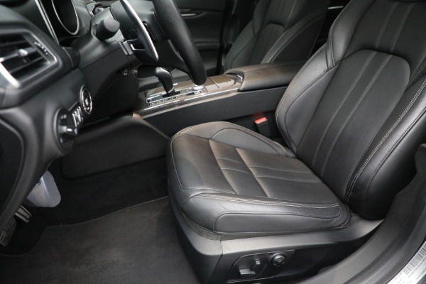 Used 2018 Maserati Ghibli SQ4 GranSport Nerissimo for sale $62,900 at Alfa Romeo of Westport in Westport CT 06880 15