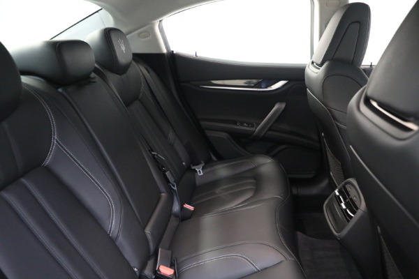 Used 2018 Maserati Ghibli SQ4 GranSport Nerissimo for sale $62,900 at Alfa Romeo of Westport in Westport CT 06880 24