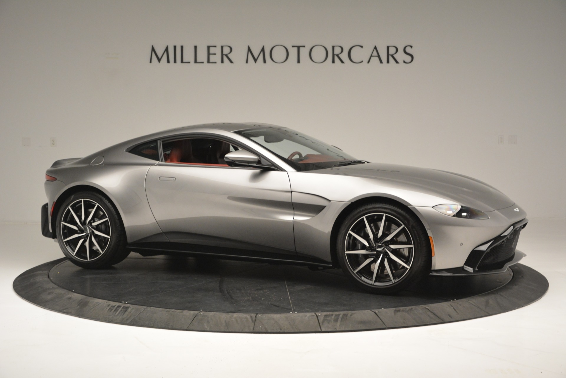 Aston Martin かから YEARBOOK 2019-2020