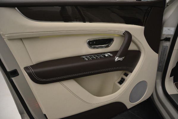 Used 2019 Bentley Bentayga V8 for sale $169,900 at Alfa Romeo of Westport in Westport CT 06880 16