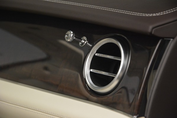 Used 2019 Bentley Bentayga V8 for sale $169,900 at Alfa Romeo of Westport in Westport CT 06880 22