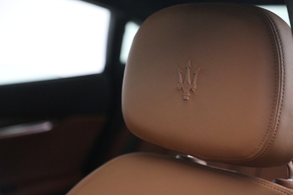 Used 2015 Maserati Quattroporte S Q4 for sale Sold at Alfa Romeo of Westport in Westport CT 06880 25