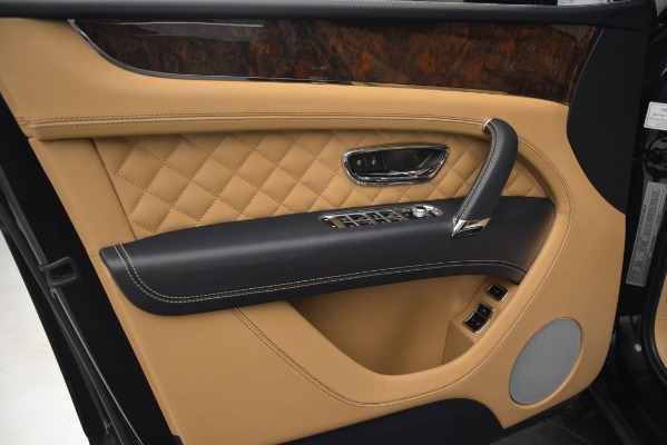 Used 2017 Bentley Bentayga W12 for sale Sold at Alfa Romeo of Westport in Westport CT 06880 16