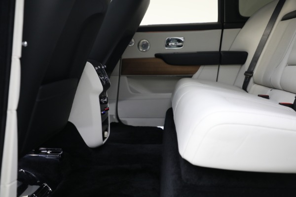 Used 2019 Rolls-Royce Cullinan for sale $329,900 at Alfa Romeo of Westport in Westport CT 06880 16