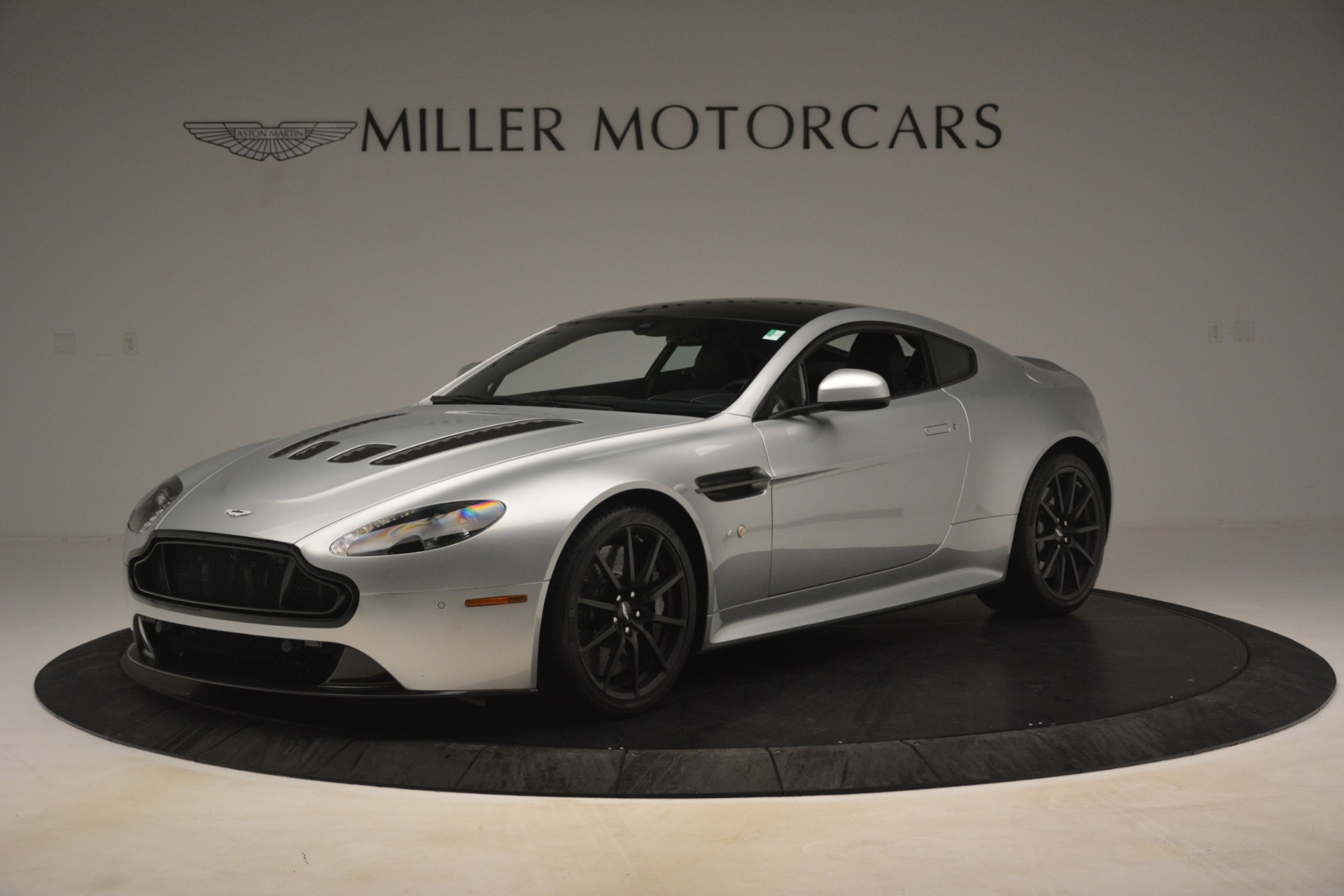 Used 2015 Aston Martin V12 Vantage S Coupe for sale $99,900 at Alfa Romeo of Westport in Westport CT 06880 1