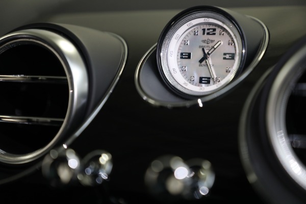 Used 2020 Bentley Bentayga V8 Design Series for sale $145,900 at Alfa Romeo of Westport in Westport CT 06880 26