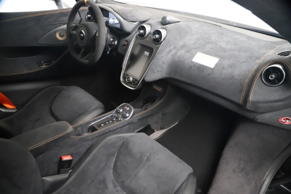 New 2019 McLaren 600LT Coupe for sale $311,619 at Alfa Romeo of Westport in Westport CT 06880 22