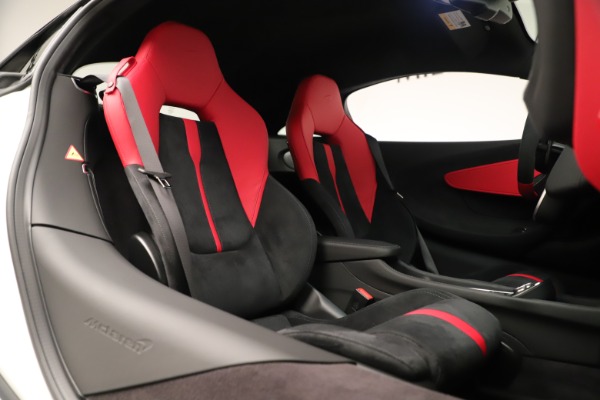 New 2020 McLaren 570S Coupe for sale $215,600 at Alfa Romeo of Westport in Westport CT 06880 21