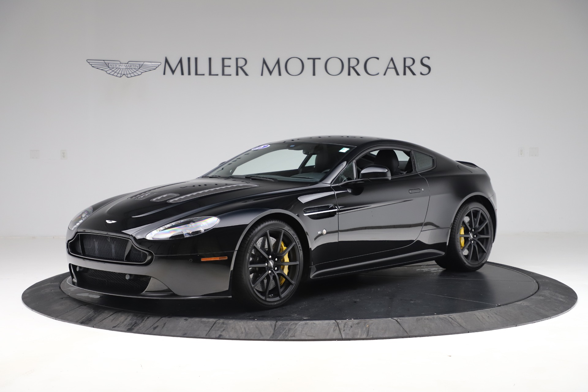 Used 2015 Aston Martin V12 Vantage S Coupe for sale $99,900 at Alfa Romeo of Westport in Westport CT 06880 1