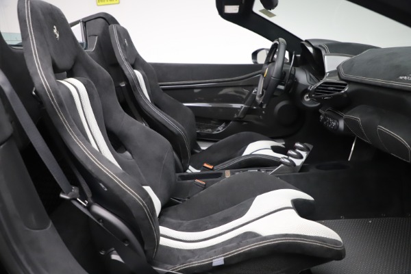 Used 2015 Ferrari 458 Speciale Aperta for sale $635,900 at Alfa Romeo of Westport in Westport CT 06880 27