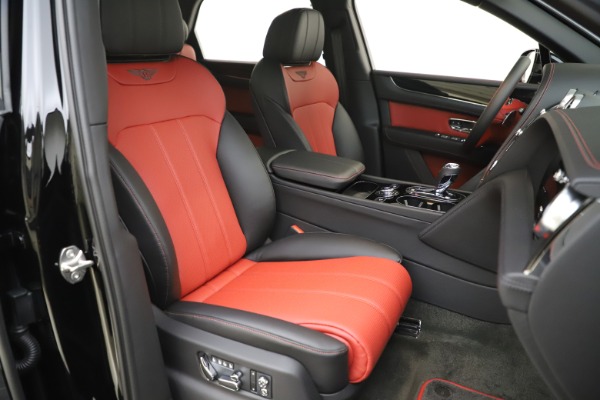 New 2020 Bentley Bentayga V8 for sale $195,265 at Alfa Romeo of Westport in Westport CT 06880 24