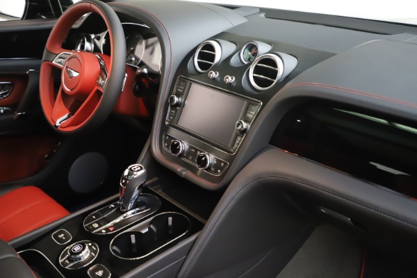 New 2020 Bentley Bentayga V8 for sale $195,265 at Alfa Romeo of Westport in Westport CT 06880 25