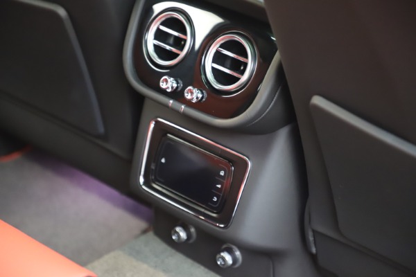 New 2020 Bentley Bentayga V8 for sale $195,265 at Alfa Romeo of Westport in Westport CT 06880 27