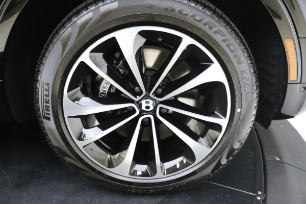 New 2020 Bentley Bentayga V8 for sale $195,265 at Alfa Romeo of Westport in Westport CT 06880 28