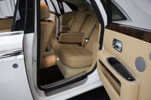 Used 2015 Rolls-Royce Ghost for sale $166,900 at Alfa Romeo of Westport in Westport CT 06880 22