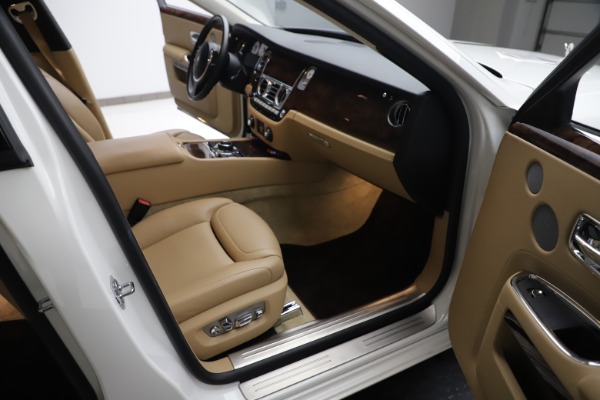 Used 2015 Rolls-Royce Ghost for sale $166,900 at Alfa Romeo of Westport in Westport CT 06880 24
