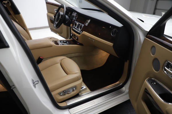 Used 2015 Rolls-Royce Ghost for sale Sold at Alfa Romeo of Westport in Westport CT 06880 24