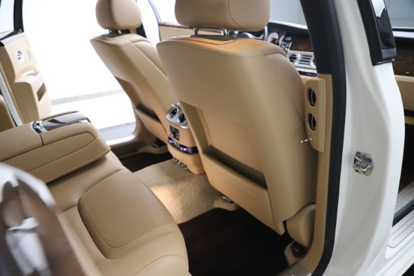 Used 2015 Rolls-Royce Ghost for sale $166,900 at Alfa Romeo of Westport in Westport CT 06880 25