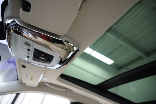 Used 2015 Rolls-Royce Ghost for sale $166,900 at Alfa Romeo of Westport in Westport CT 06880 27
