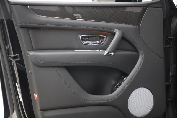 New 2020 Bentley Bentayga V8 Design Series for sale $216,860 at Alfa Romeo of Westport in Westport CT 06880 17