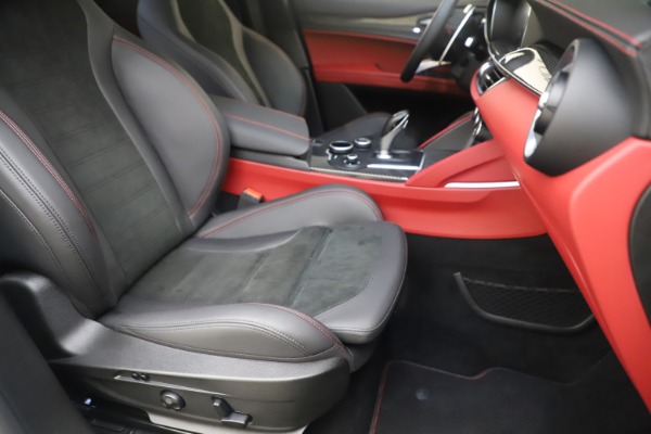 Used 2019 Alfa Romeo Stelvio Quadrifoglio for sale $68,000 at Alfa Romeo of Westport in Westport CT 06880 24
