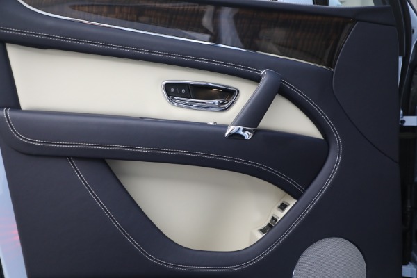 Used 2020 Bentley Bentayga V8 for sale $129,900 at Alfa Romeo of Westport in Westport CT 06880 26