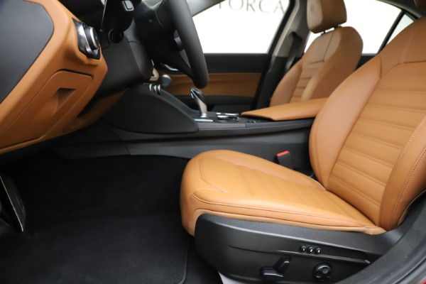 New 2019 Alfa Romeo Giulia Ti Lusso Q4 for sale $54,790 at Alfa Romeo of Westport in Westport CT 06880 14