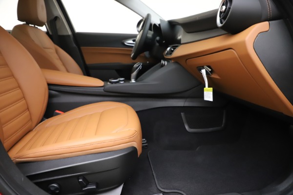 New 2019 Alfa Romeo Giulia Ti Lusso Q4 for sale $54,790 at Alfa Romeo of Westport in Westport CT 06880 23
