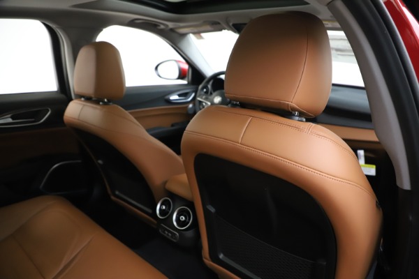 New 2019 Alfa Romeo Giulia Ti Lusso Q4 for sale $54,790 at Alfa Romeo of Westport in Westport CT 06880 28