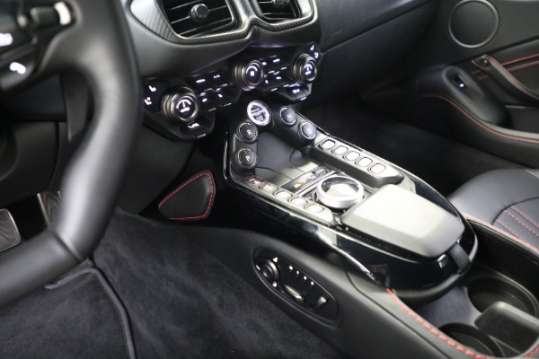 New 2020 Aston Martin Vantage Coupe for sale $195,089 at Alfa Romeo of Westport in Westport CT 06880 17