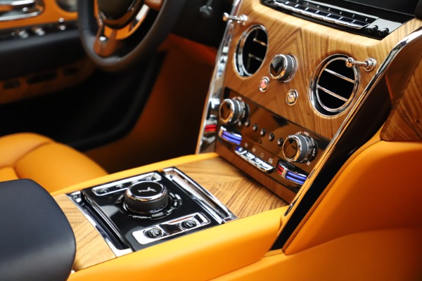 Used 2019 Rolls-Royce Cullinan for sale $329,900 at Alfa Romeo of Westport in Westport CT 06880 18